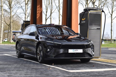'Laadpunt voor elektrische auto's na elke 60 kilometer snelweg' 'Laadpunt voor elektrische auto's na elke 60 kilometer snelweg'